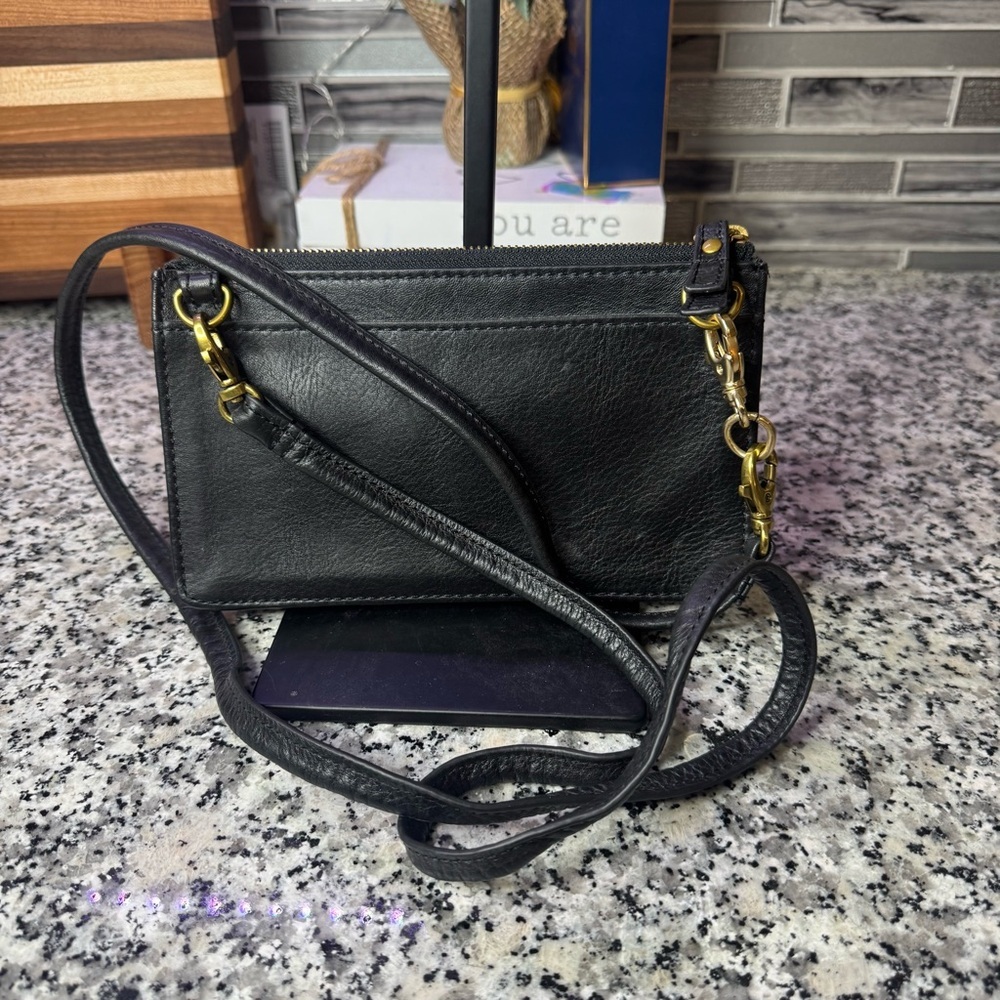 Fossil Black Cow Hide Leather Crossbody Bag with Gold Accents - Picture 5 of 13